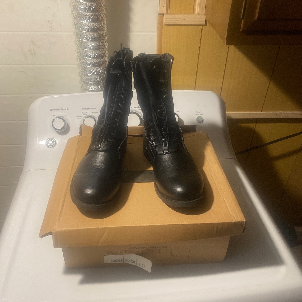 Combat boots
